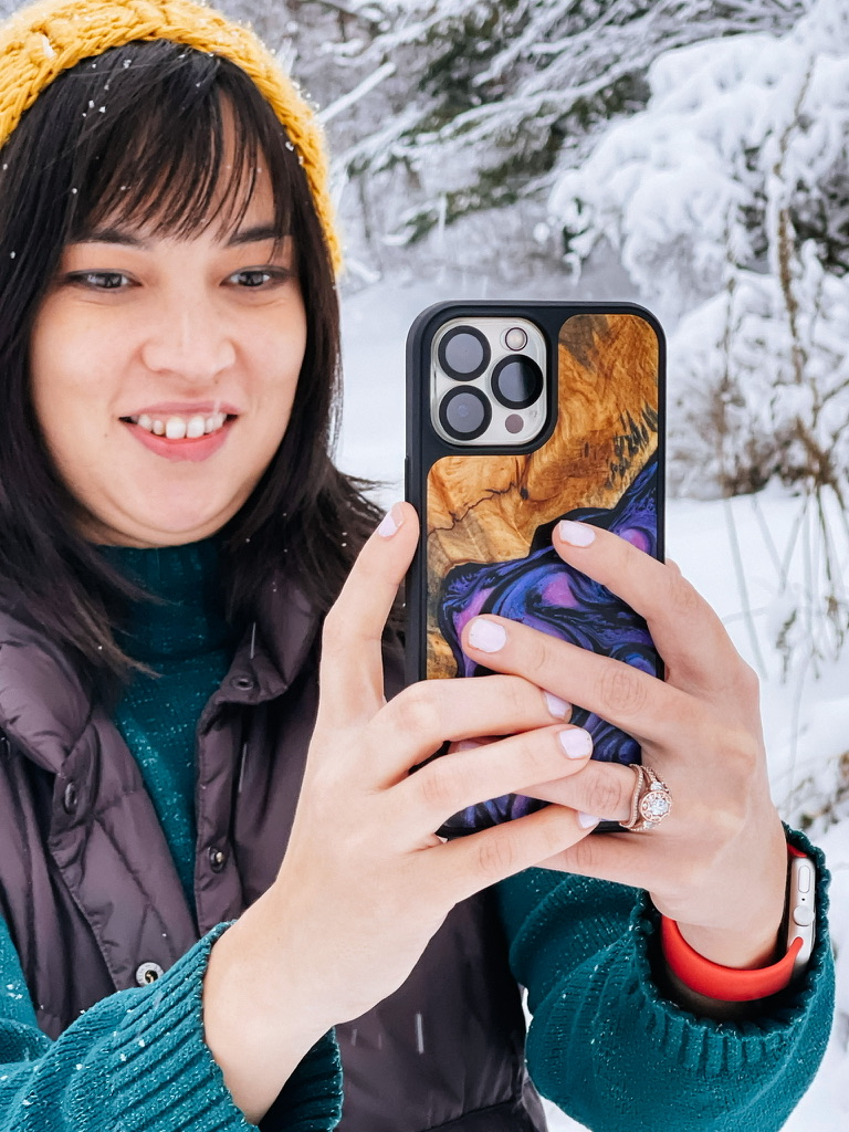 Jenn holding her phone