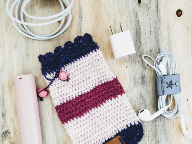 Free Pattern: Small Tech Bag