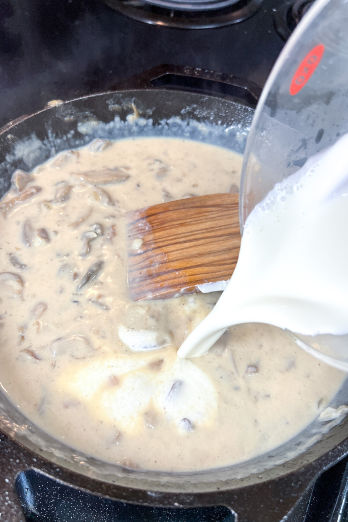 adding heavy cream to gravy