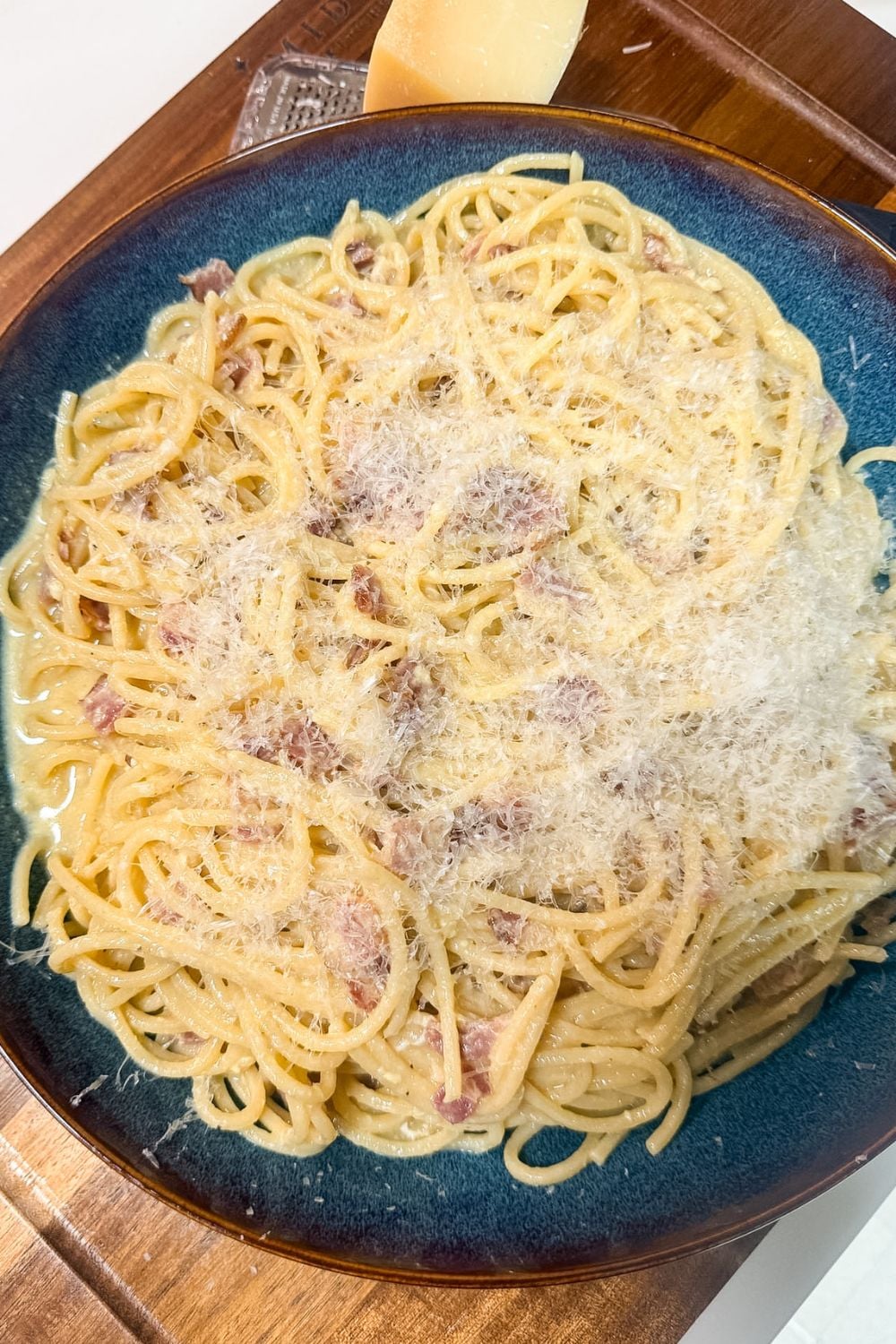 Close-up of creamy spaghetti carbonara with bacon and grated cheese